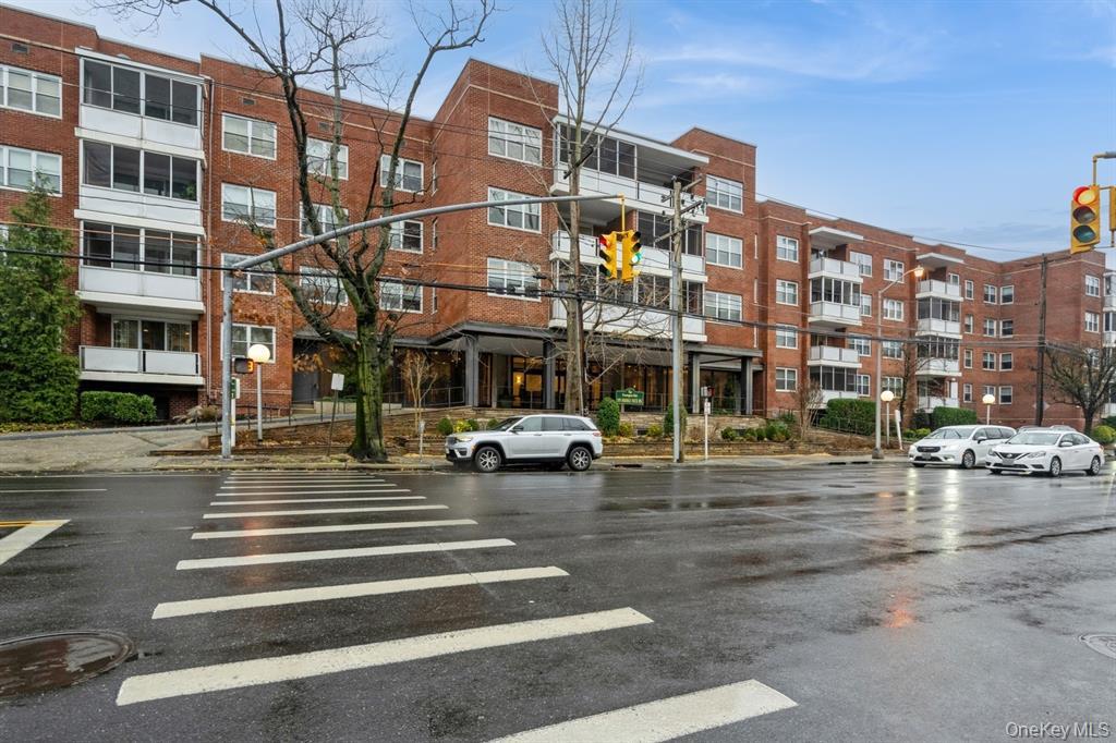 1 Kensington Gate, Unit PH9 Great Neck, NY 11021 - Photo 1 of 17 a view of a building with a garden