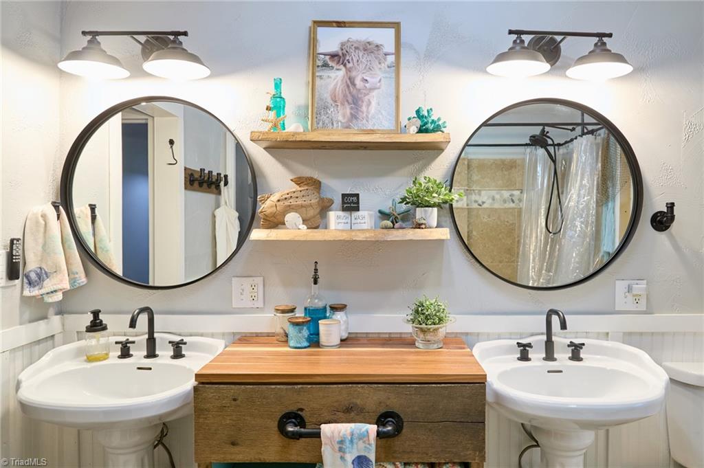 35 Edith Avenue Winston-Salem, NC 27106 - Photo 18 of 45 Main bathroom