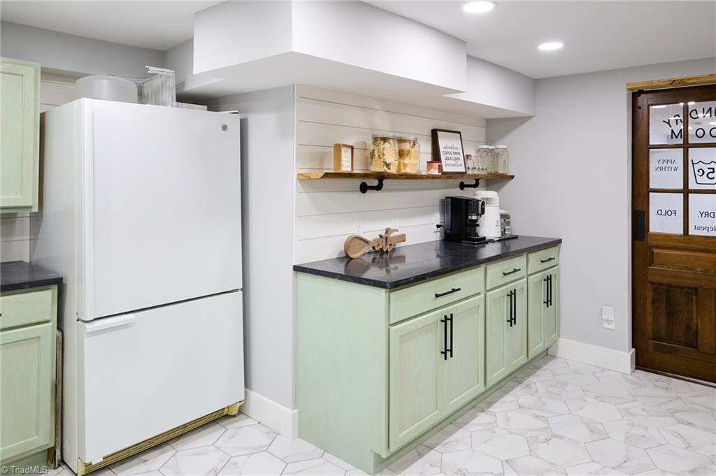 35 Edith Avenue Winston-Salem, NC 27106 - Photo 37 of 45 Oversized laundry room