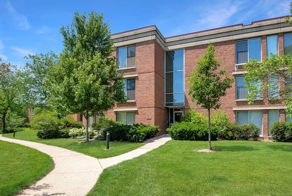 $725,000 | 392 Kelburn Road, Unit 122, Deerfield, IL 60015