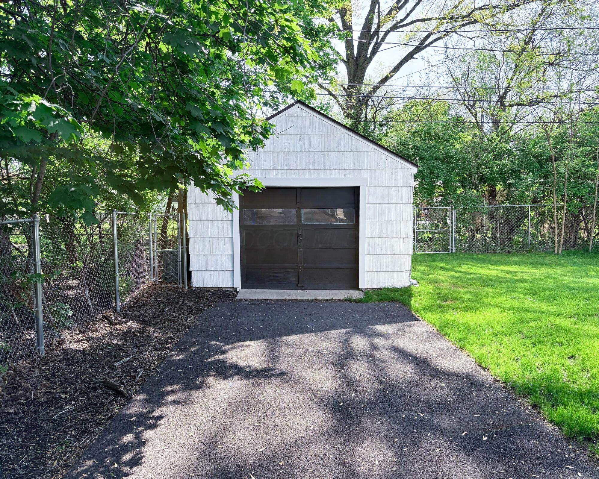 158 Lowell Road Columbus, OH 43209 - Photo 37 of 39 11_back2