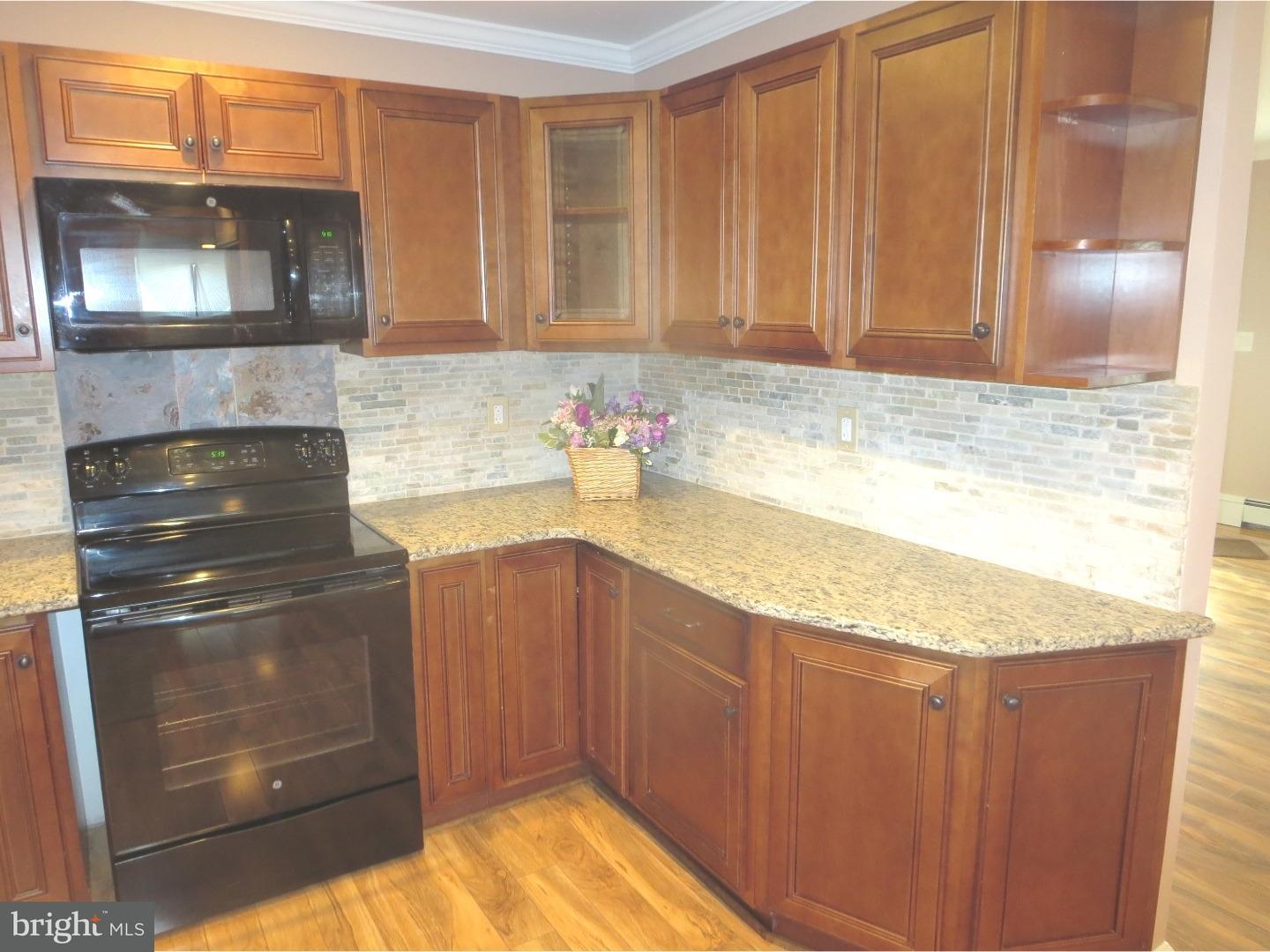 32 Violet Road Levittown, PA 19057 - Photo 11 of 25 Kitchen