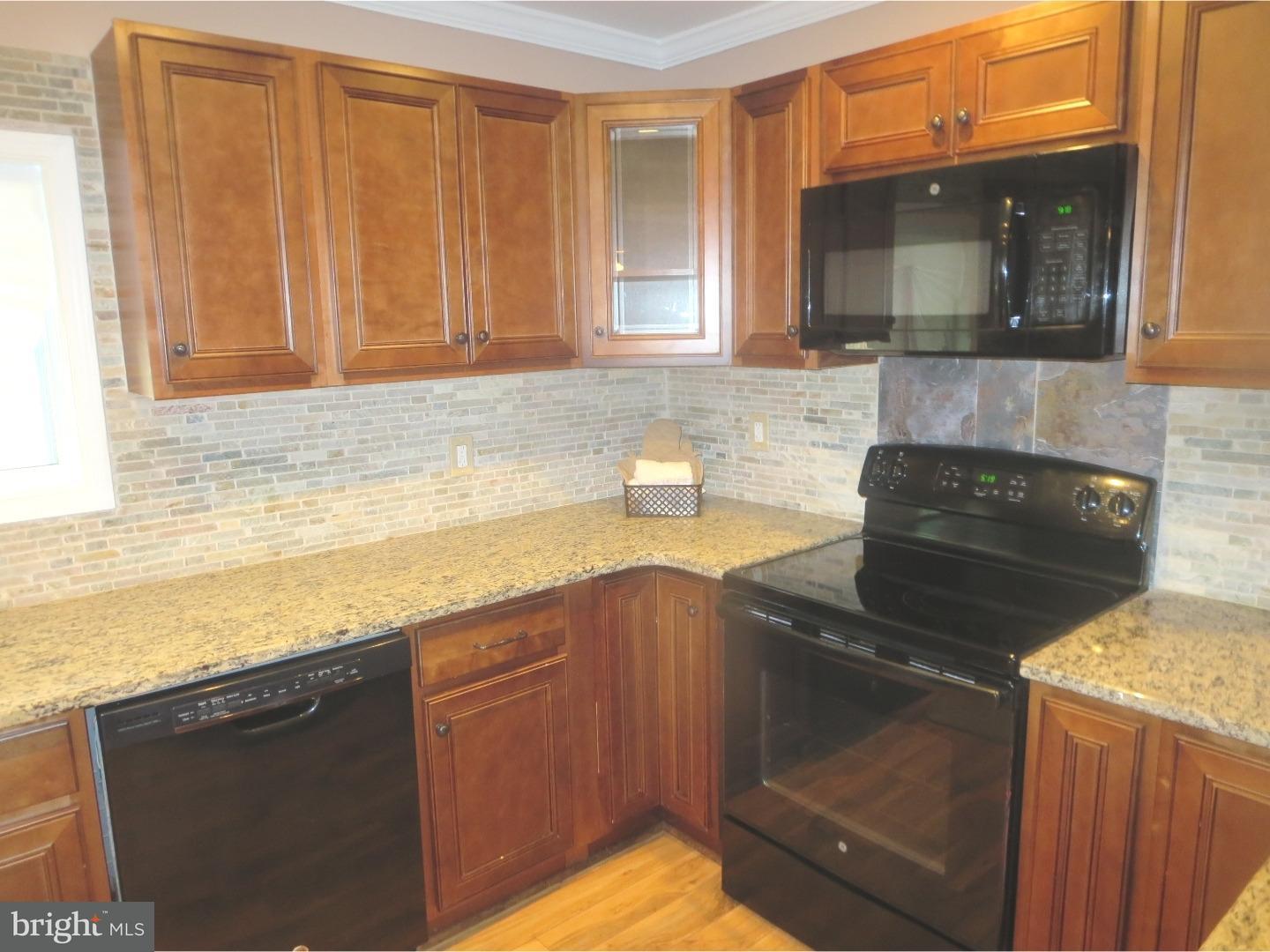 32 Violet Road Levittown, PA 19057 - Photo 12 of 25 Kitchen