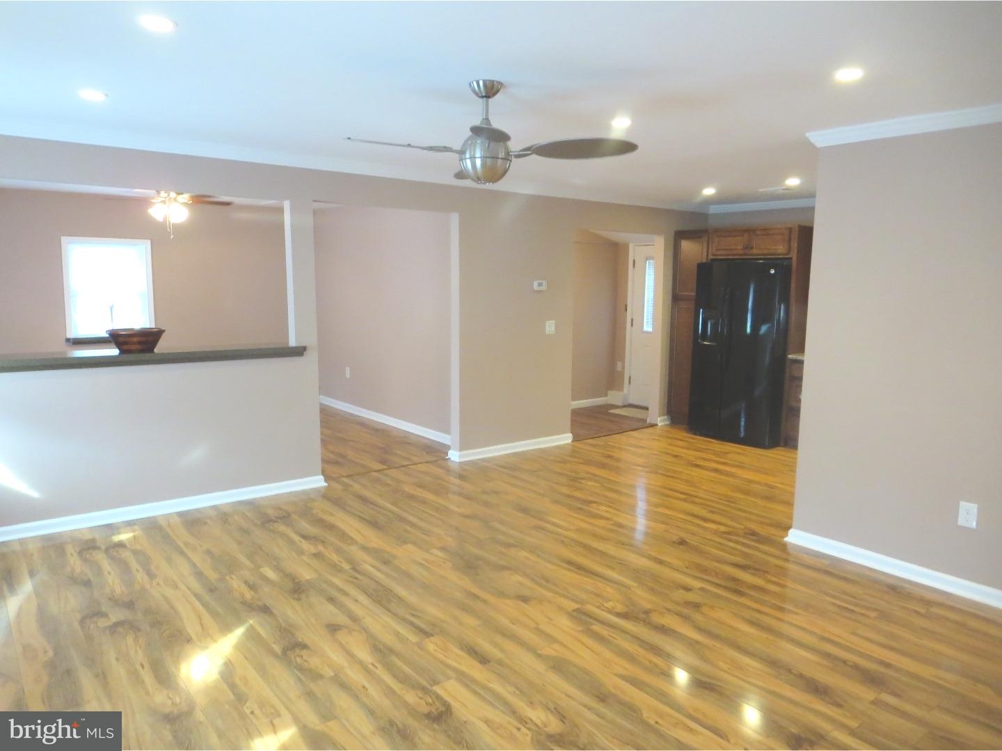32 Violet Road Levittown, PA 19057 - Photo 3 of 25 Living Room