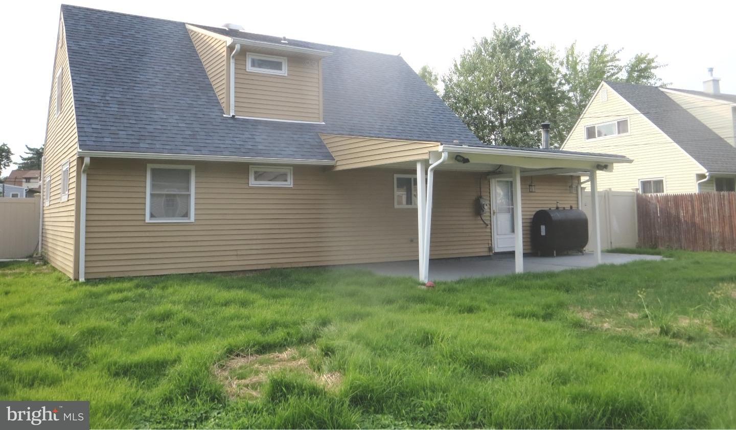 32 Violet Road Levittown, PA 19057 - Photo 5 of 25 Exterior Back