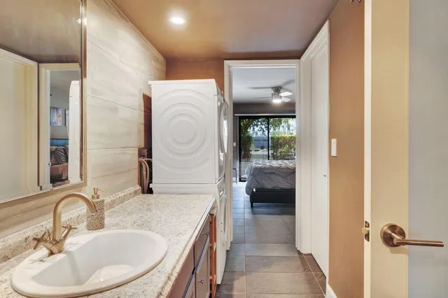 a en suite bathroom with a sink and a mirror
