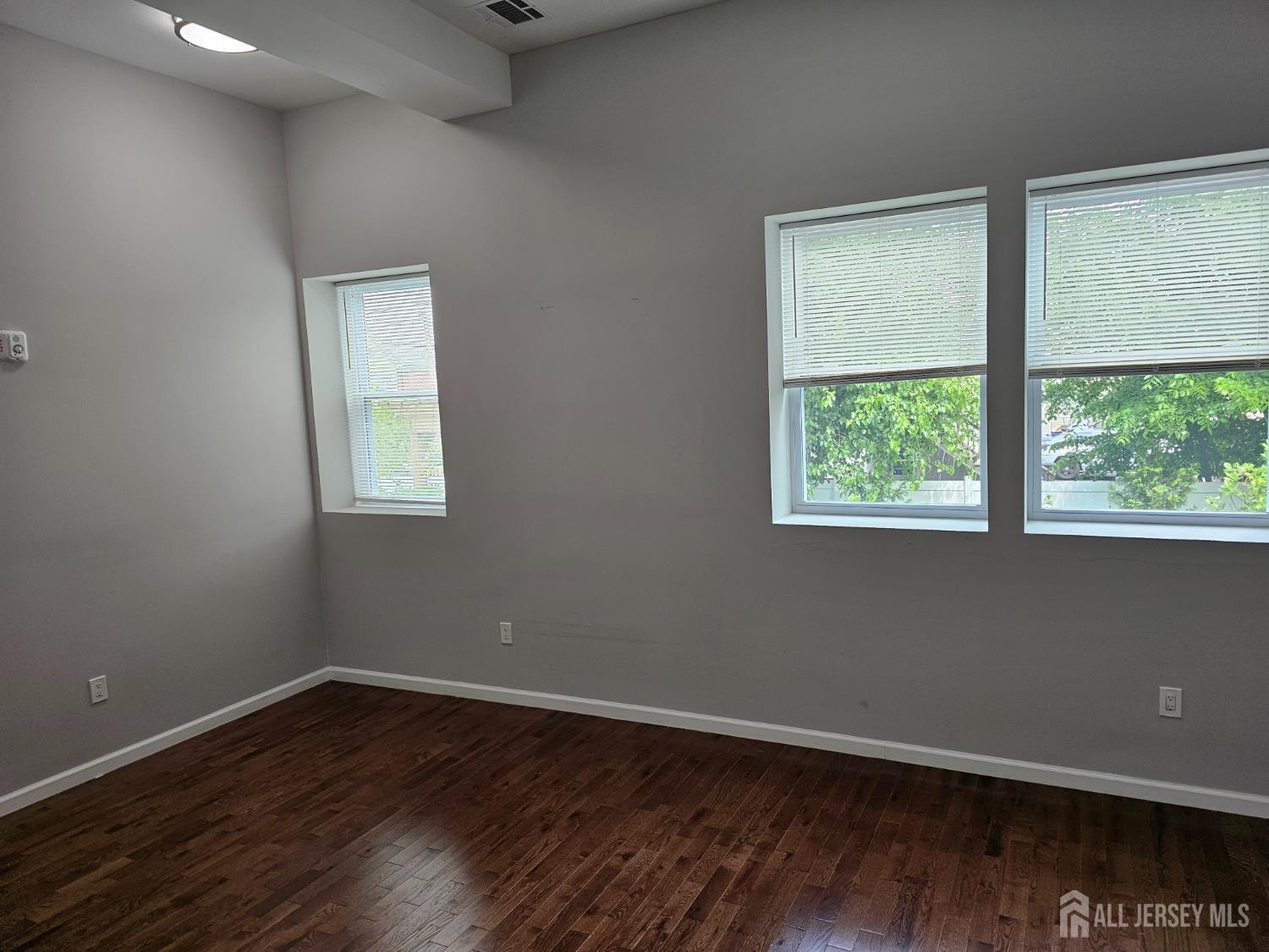 33 2nd Street Raritan, NJ 08869 - Photo 3 of 10