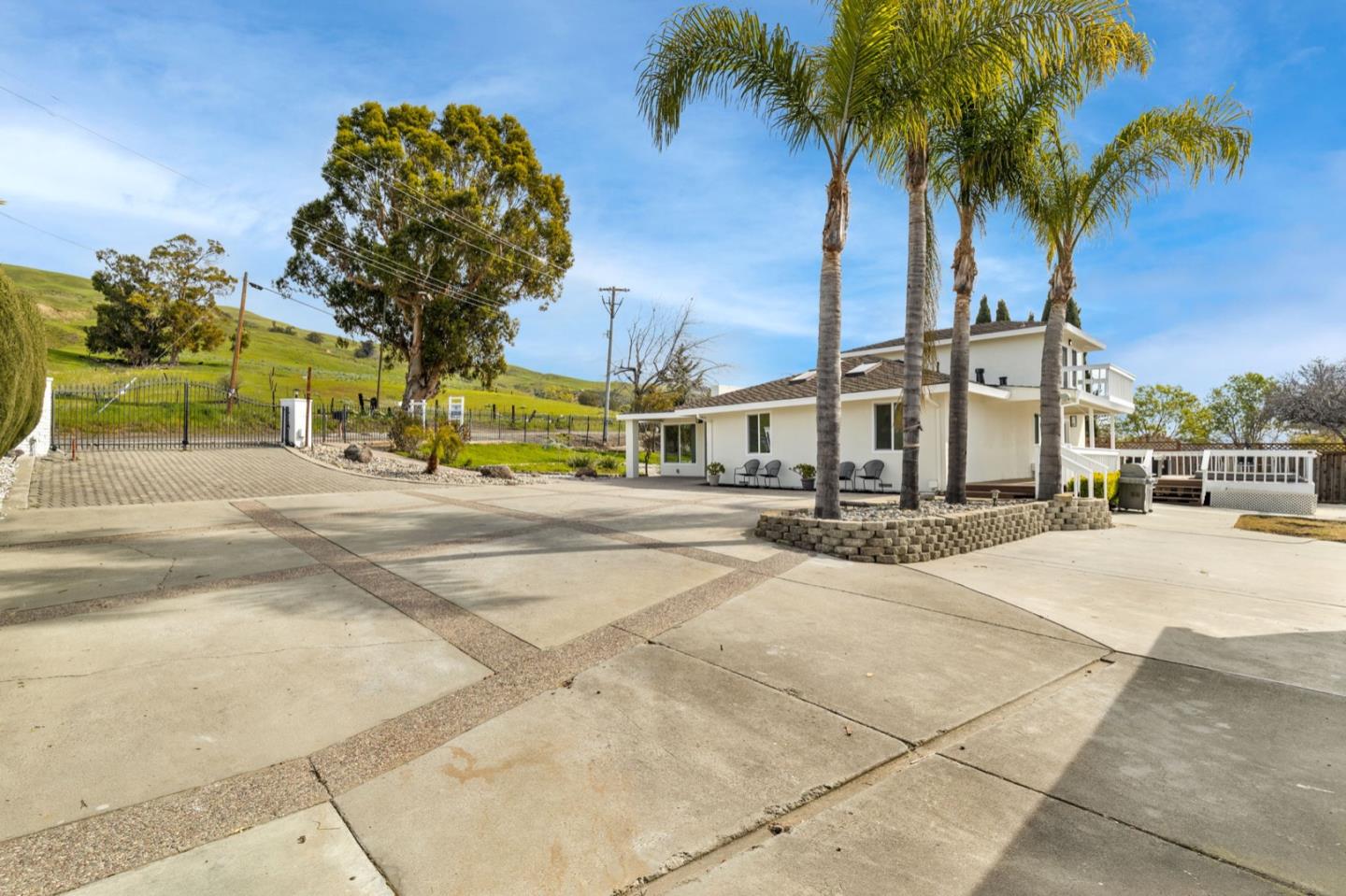 2245 Old Piedmont Road San Jose, CA 95132 - Photo 4 of 39 a view of a house with palm trees