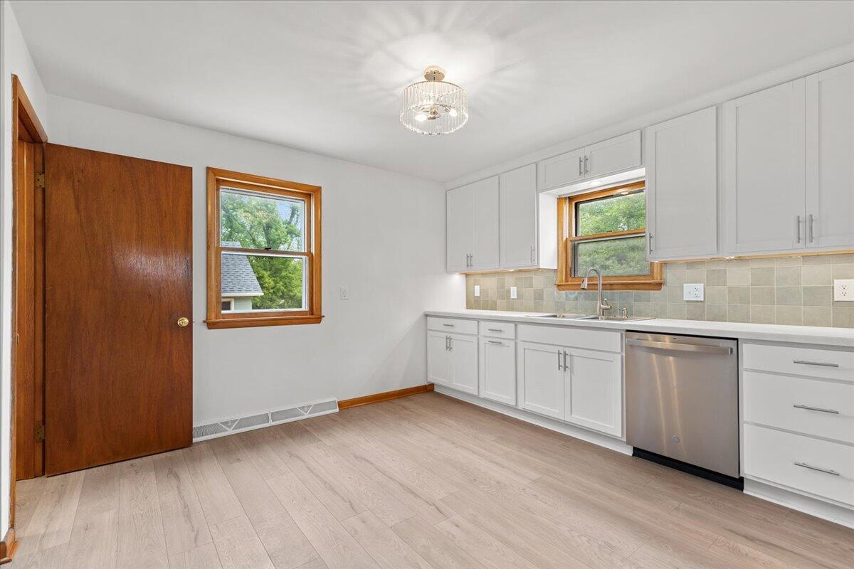 3776 Hubertus Road Richfield, WI 53033 - Photo 8 of 27 Kitchen