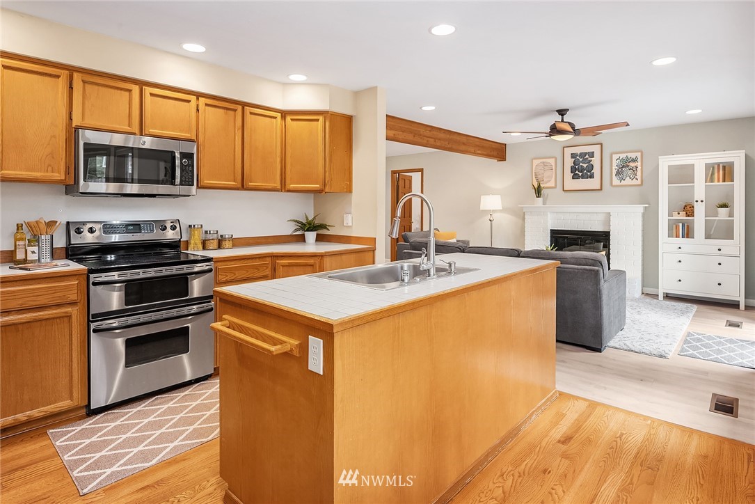 18236 Andover Street Edmonds, WA 98026 - Photo 6 of 36 Gallery Image 6