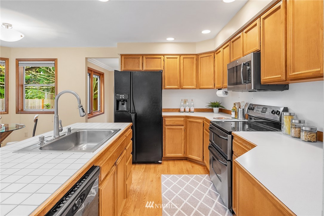 18236 Andover Street Edmonds, WA 98026 - Photo 7 of 36 Gallery Image 7