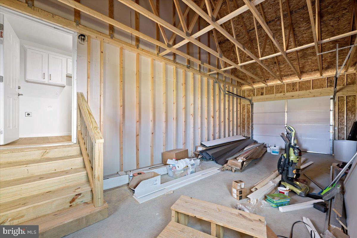 1410 Heytesbury Road Walnutport, PA 18088 - Photo 22 of 37 Spacious garage with potential awaits.
