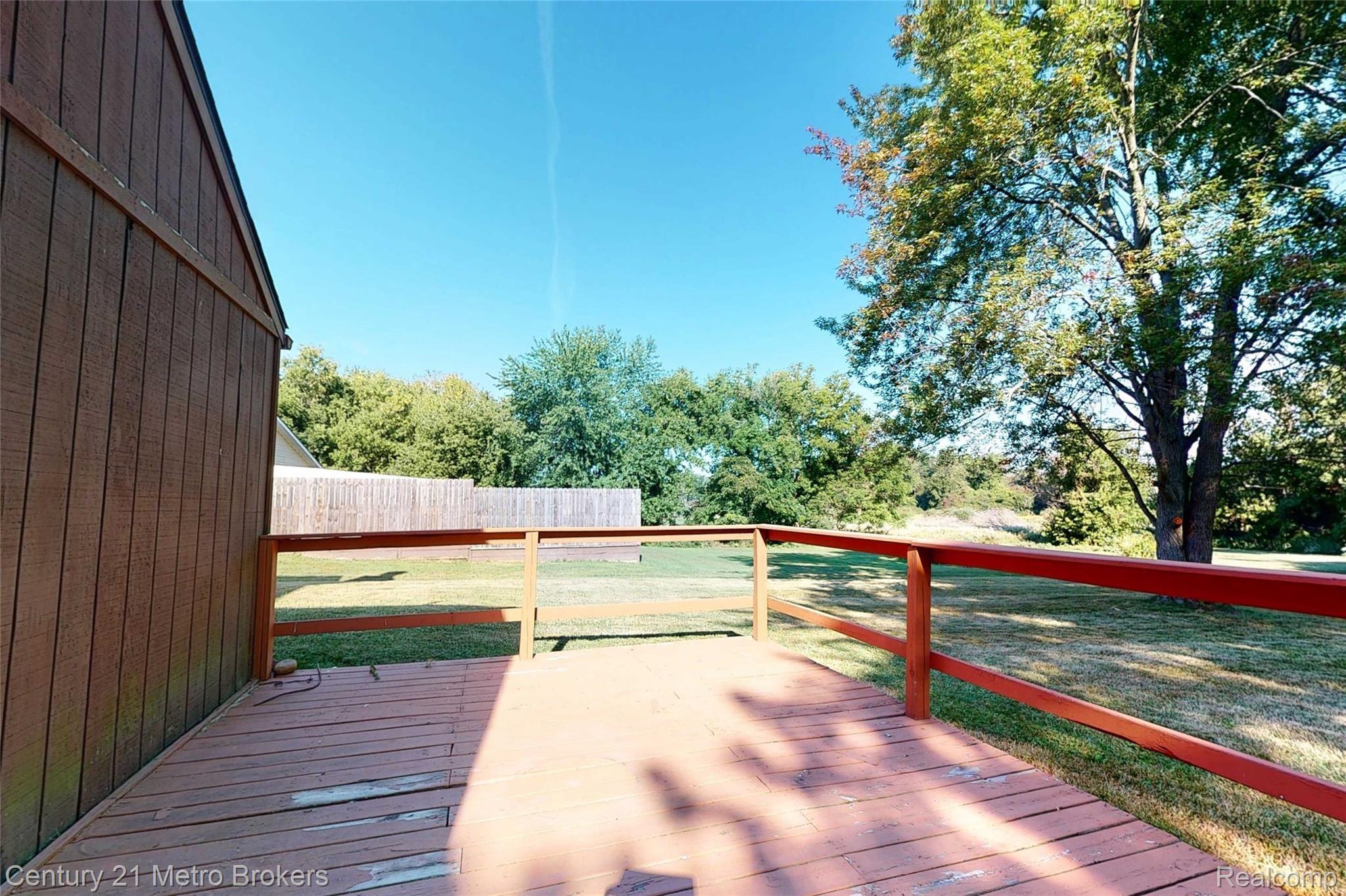 7475 East Atherton Road Davison, MI 48423 - Photo 33 of 50 7475-E-Atherton-Rd-31 Back Deck.jpg