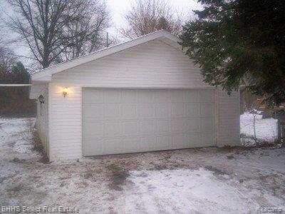 18971 Sumpter Road Belleville, MI 48111 - Photo 4 of 7 18971 sumpter 2car garage.jpg