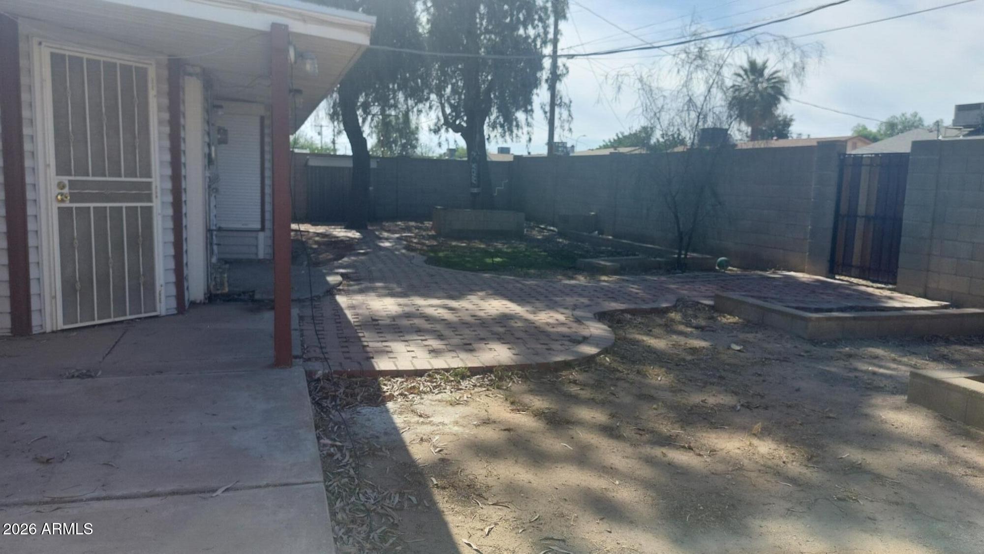 2448 West Freeway Lane Phoenix, AZ 85021 - Photo 24 of 27 a backyard of a house