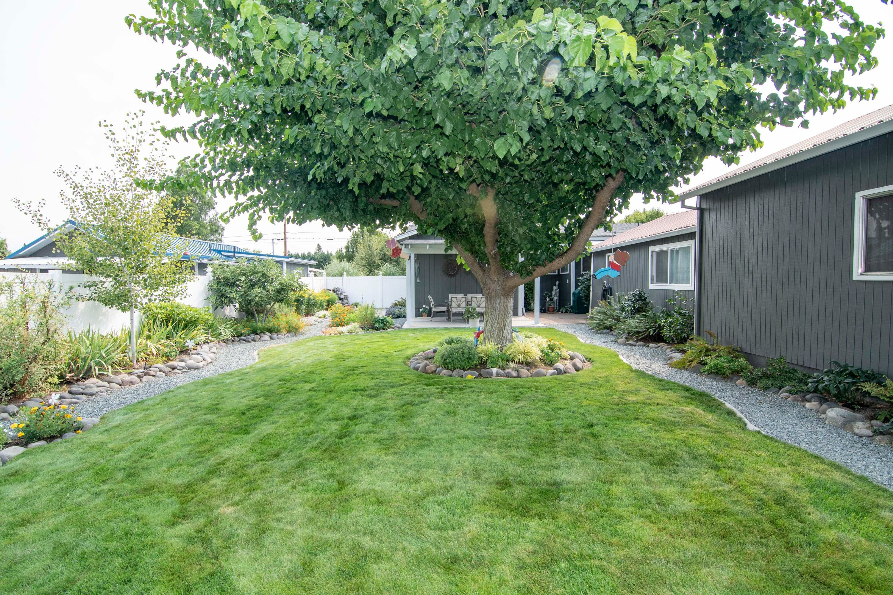 1728 Minear Road Medford, OR 97501 - Photo 40 of 68 Yard View Facing Dining Patio
