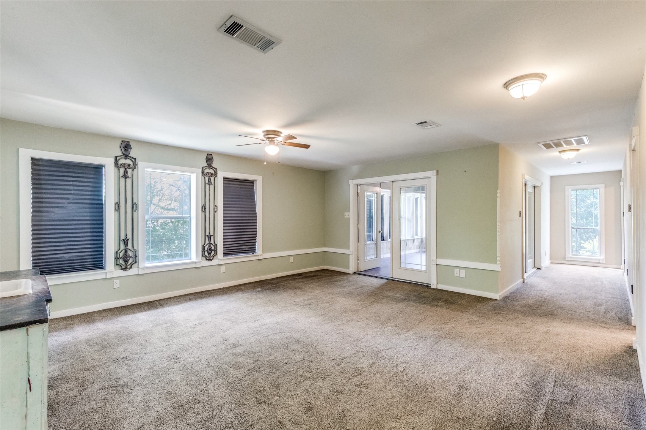 1005 Center Circle Salado, TX 76571 - Photo 17 of 25 U/S living room opens to the solarium