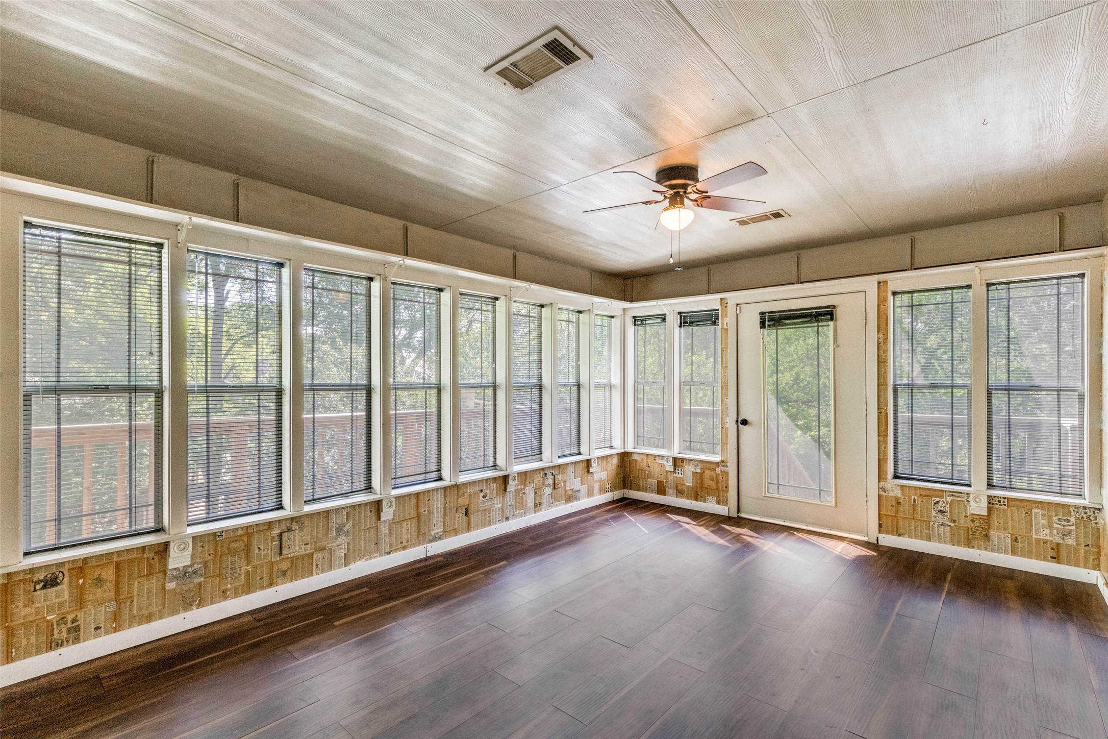 1005 Center Circle Salado, TX 76571 - Photo 22 of 25 The solarium with a wall of windows make a great private. Enjoy a fabulous view and a walk out onto the back balcony.