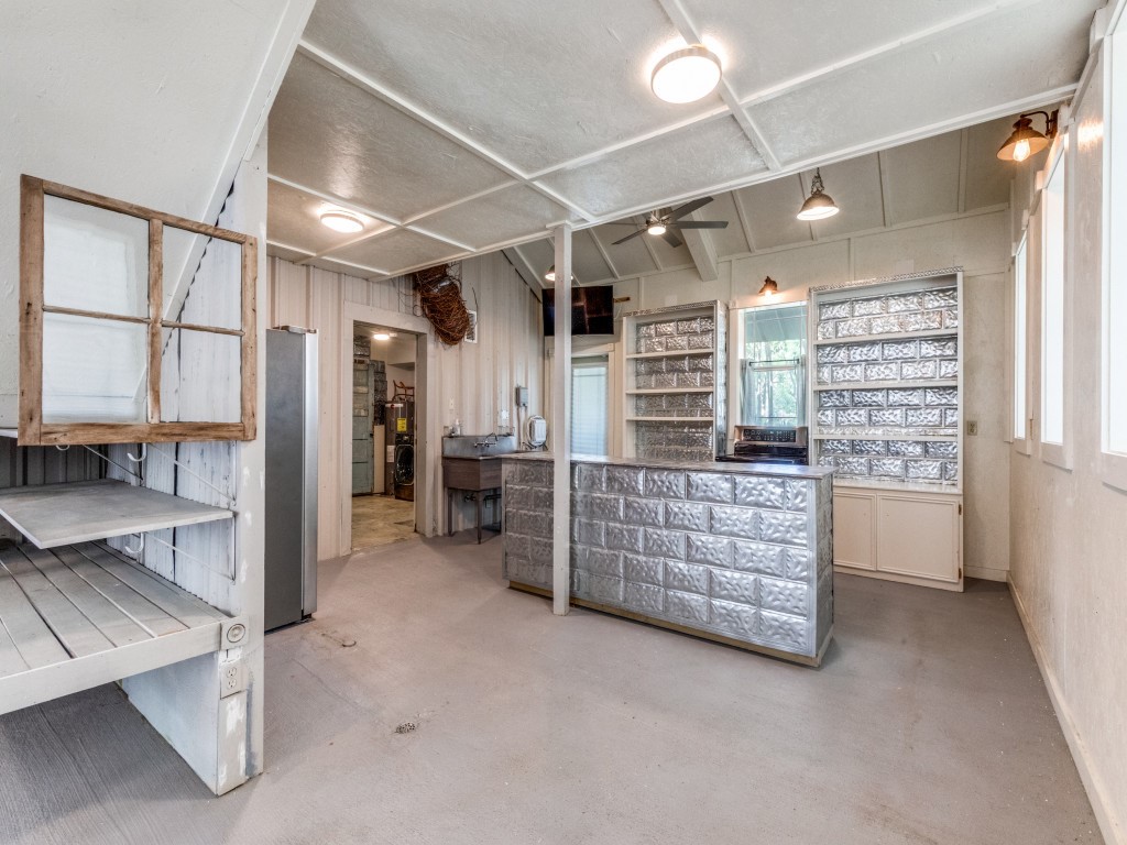 1005 Center Circle Salado, TX 76571 - Photo 5 of 25 A bar separates the dining space from the kitchen.
