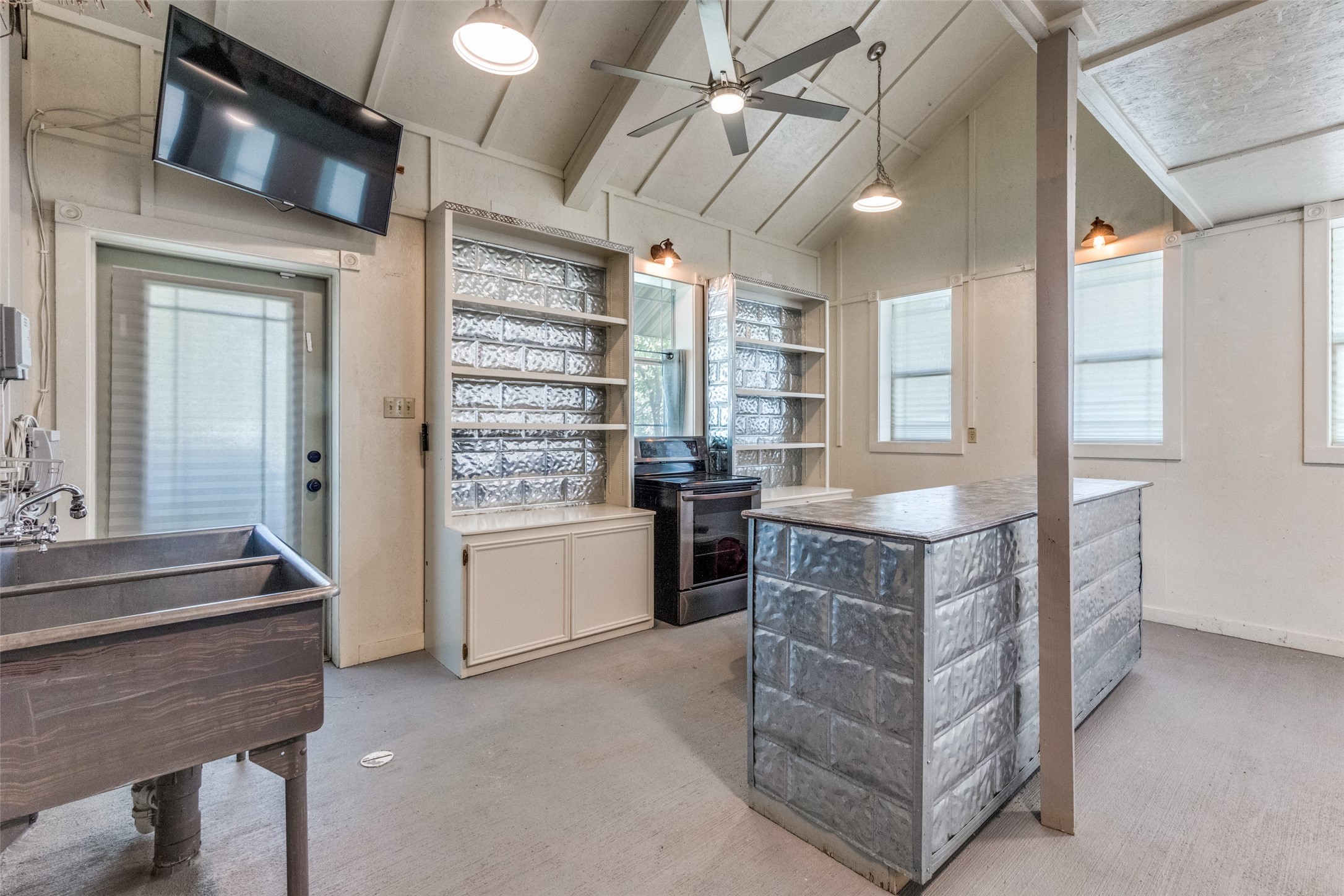 1005 Center Circle Salado, TX 76571 - Photo 6 of 25 The kitchen is appointed with a free-standing electric smooth top range/oven an industrial size sink, a stainless steel refrigerator, free standing cabinetry and open shelving.