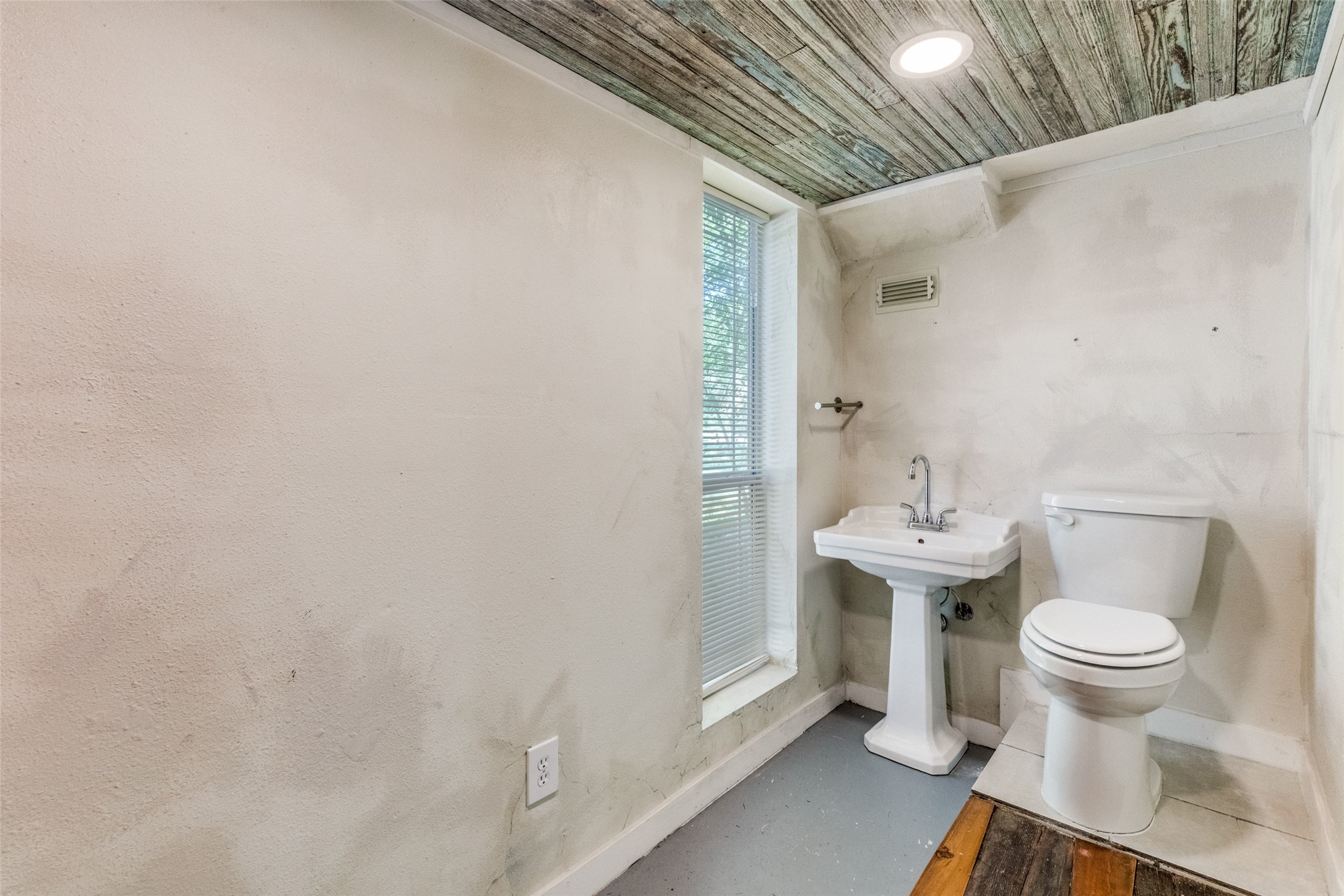 1005 Center Circle Salado, TX 76571 - Photo 9 of 25 The half bath downstairs features a pedestal sink and a decorative wood plank ceiling.