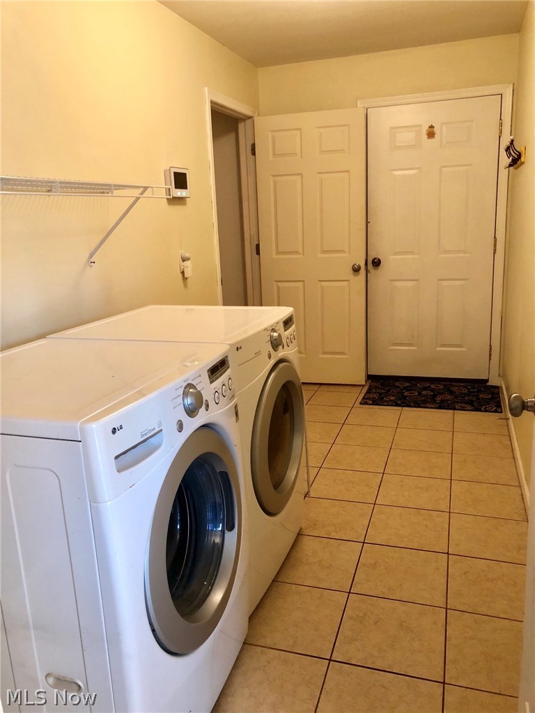 3312 Ridgely Park Youngstown, OH 44514 - Photo 22 of 31 Your 1st floor laundry/mud room is right off the kitchen and leads to your basement and two car garage.
