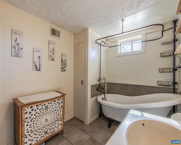 $240,000 | 22 Quarter Lane, Buckingham, VA 23921