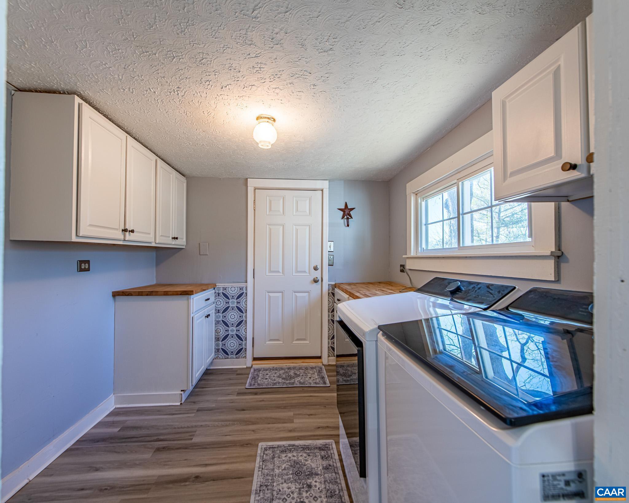 22 Quarter Lane Buckingham, VA 23921 - Photo 27 of 36 a kitchen that has a sink and a stove in it