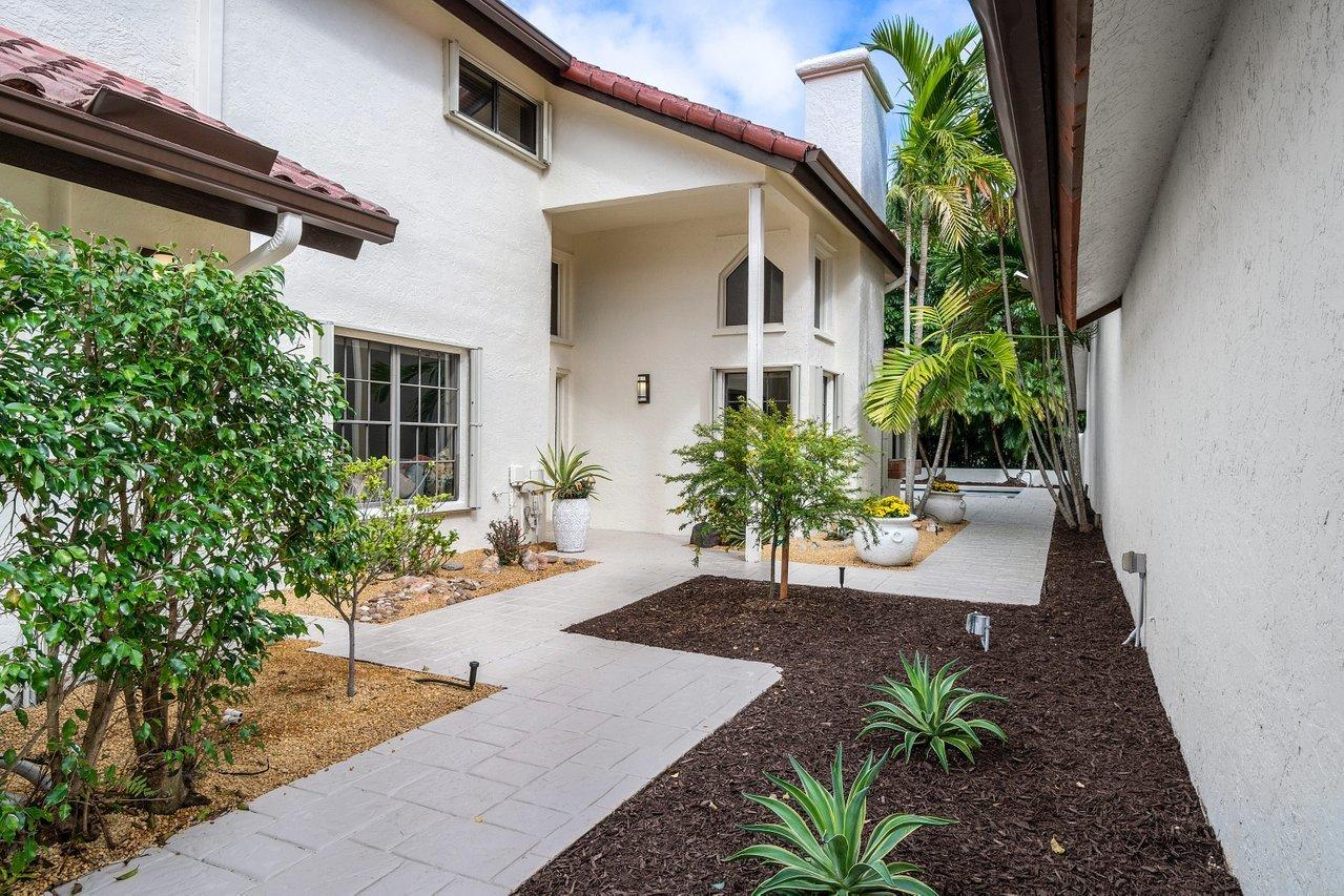 21670 Club Villa Terrace Boca Raton, FL 33433 - Photo 4 of 41 04