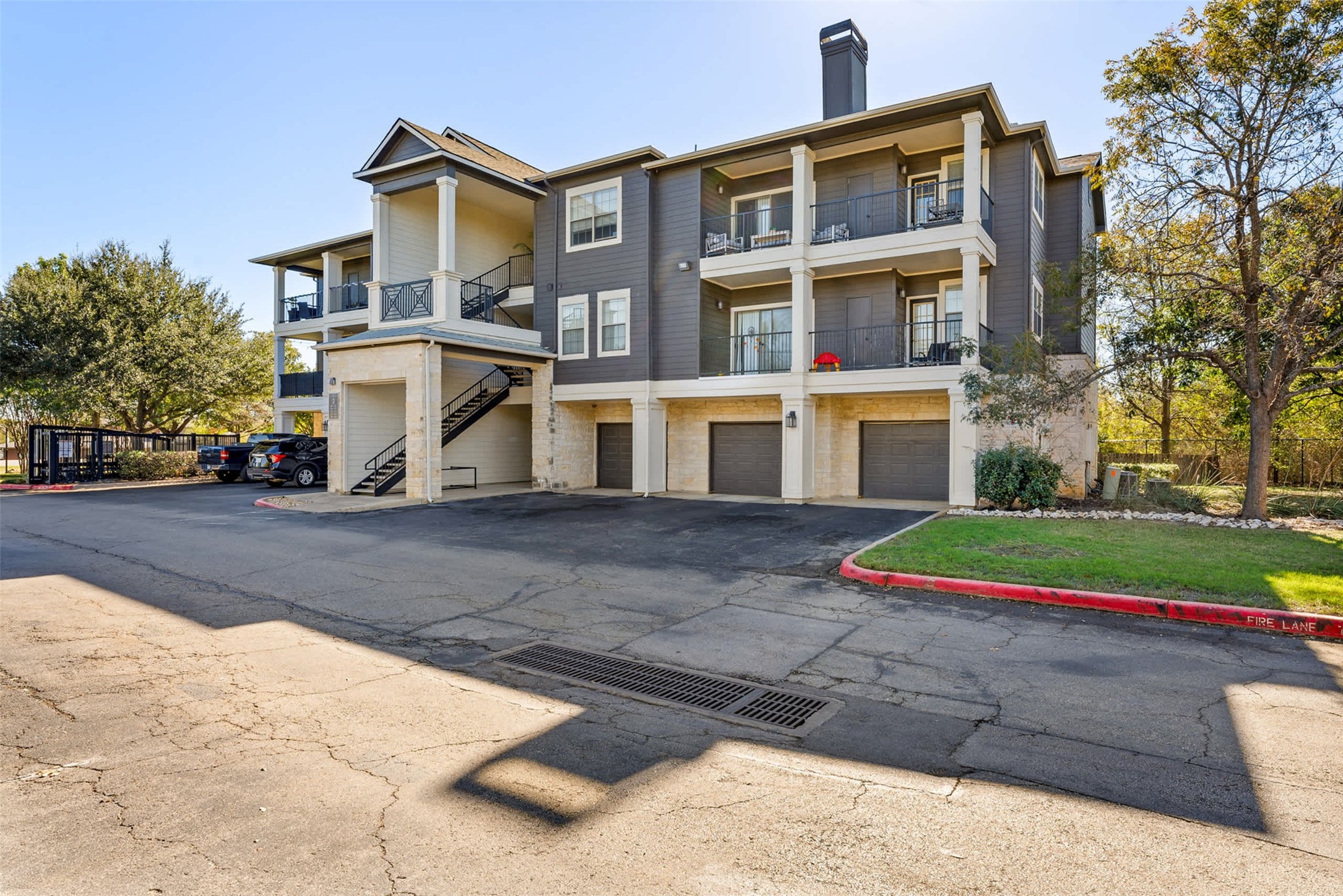 Enjoy Up To Two Months Free
Don't miss out on this limited-time offer - contact our team to learn more and find the perfect unit for you! 

*on select units*