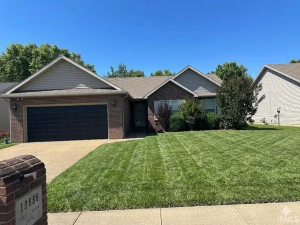 $1,950 | 10686 Fall Creek Drive, Newburgh, IN 47630