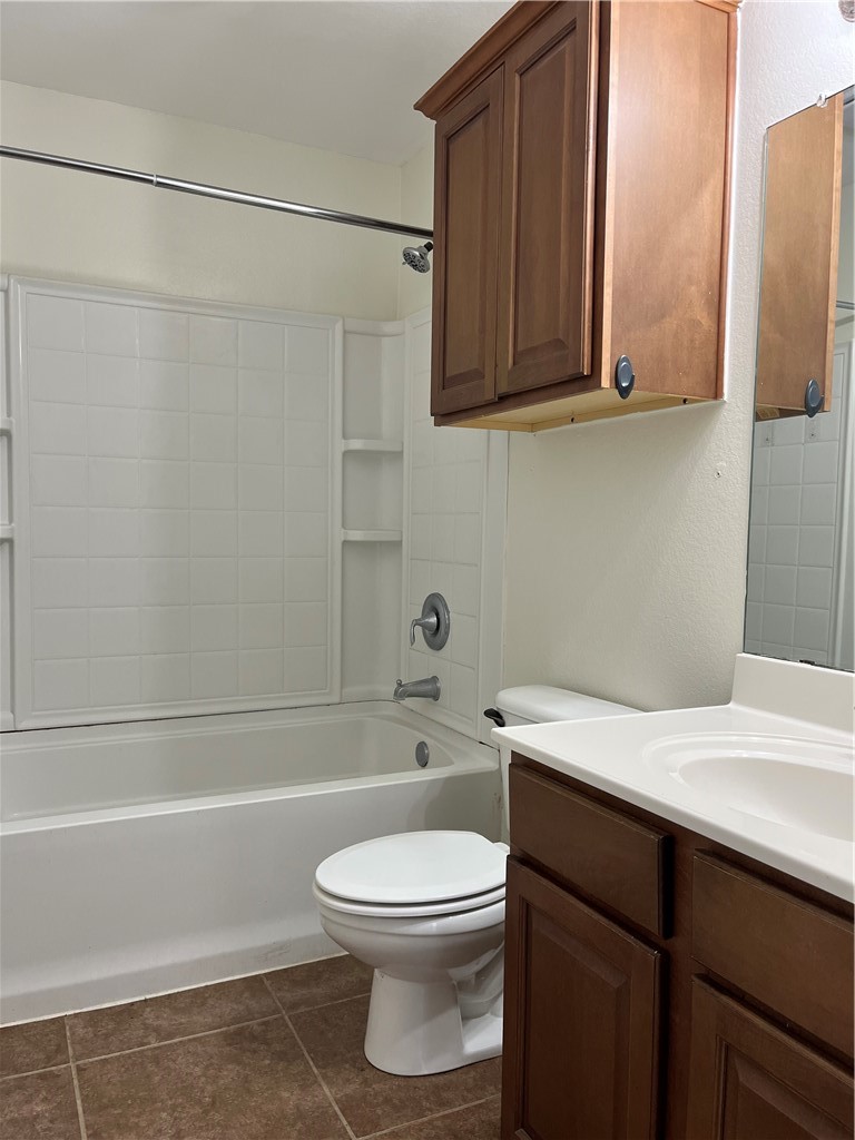 1406 Sacramento Street Portland, TX 78374 - Photo 28 of 35 a bathroom with a toilet a sink and bathtub