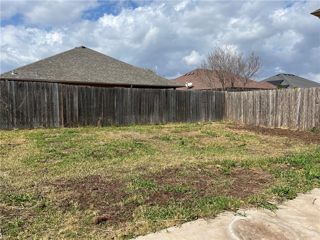 1406 Sacramento Street Portland, TX 78374 - Photo 34 of 35 a backyard of a house