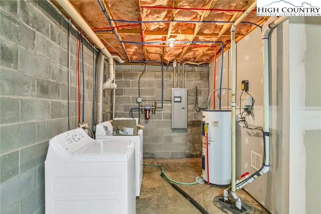 637 River Country Road Piney Creek, NC 28663 - Photo 46 of 49 a bathroom with a mirror