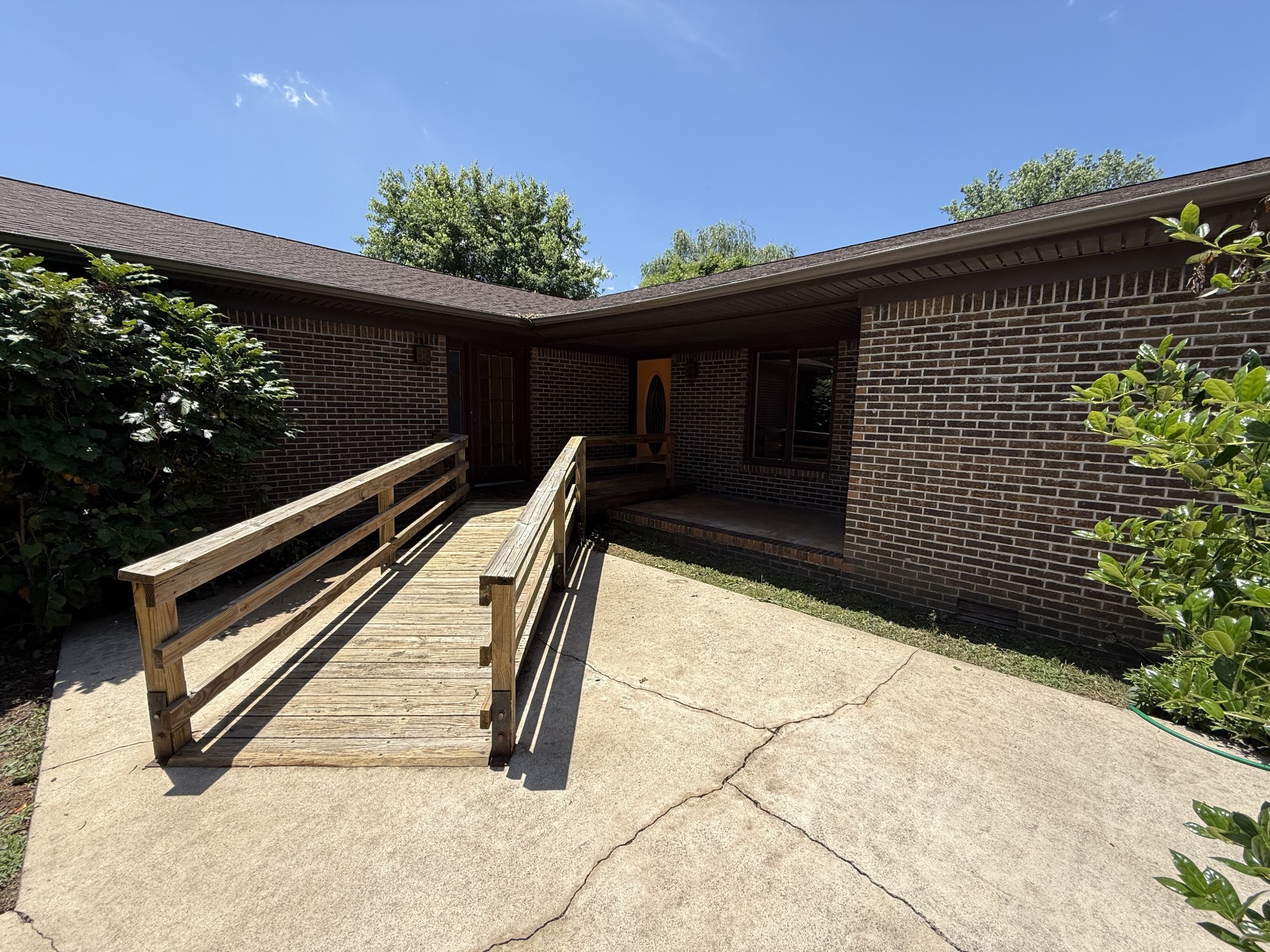 1419 Dripping Springs Road Winchester, TN 37398 - Photo 1 of 24 a view of outdoor space with deck and plants