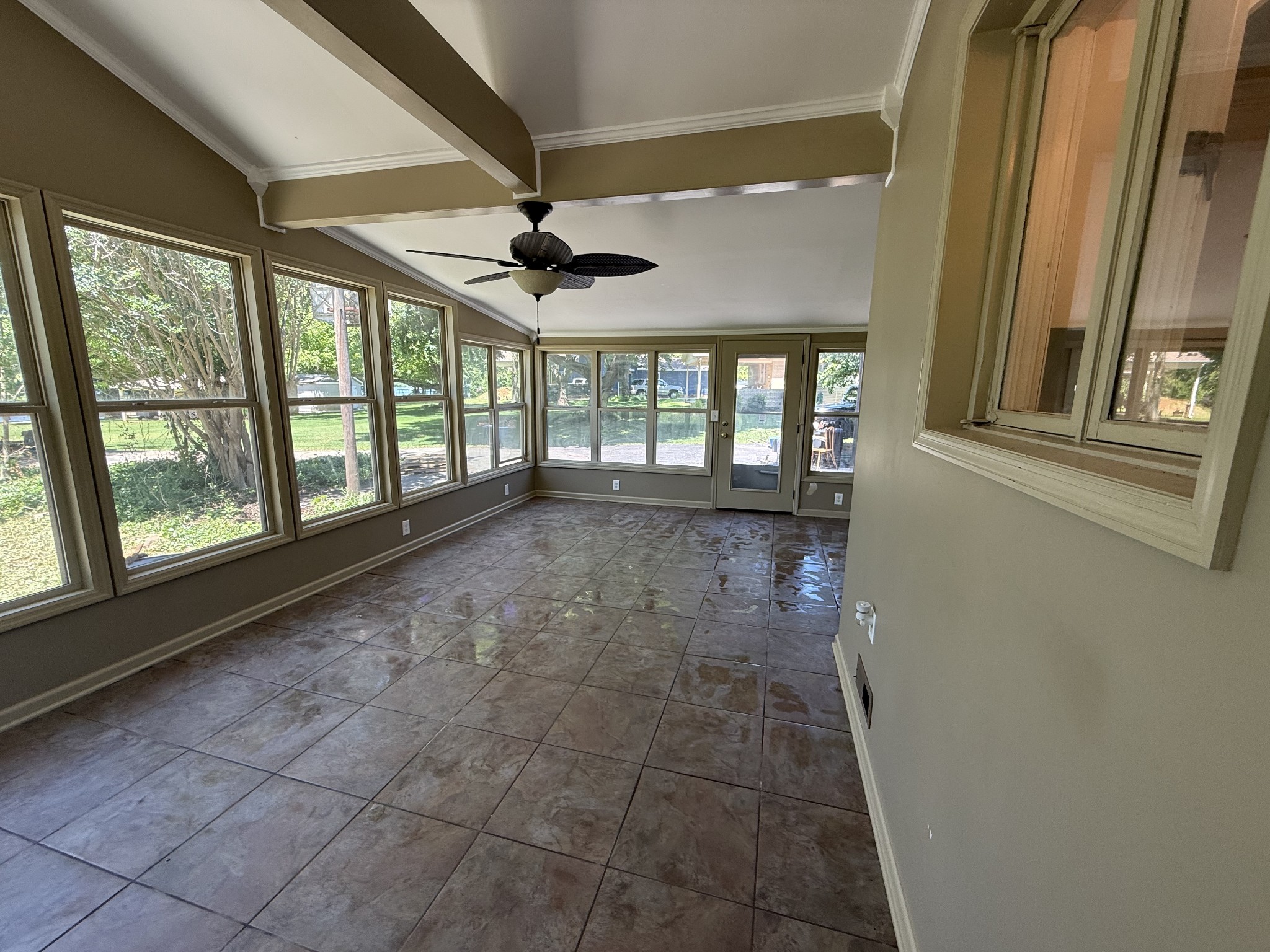 1419 Dripping Springs Road Winchester, TN 37398 - Photo 5 of 24 a view of an entryway