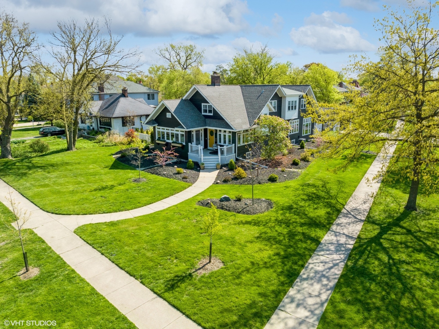 165 South Delaplaine Road Riverside, IL 60546 - Photo 2 of 51 a view of a house with garden
