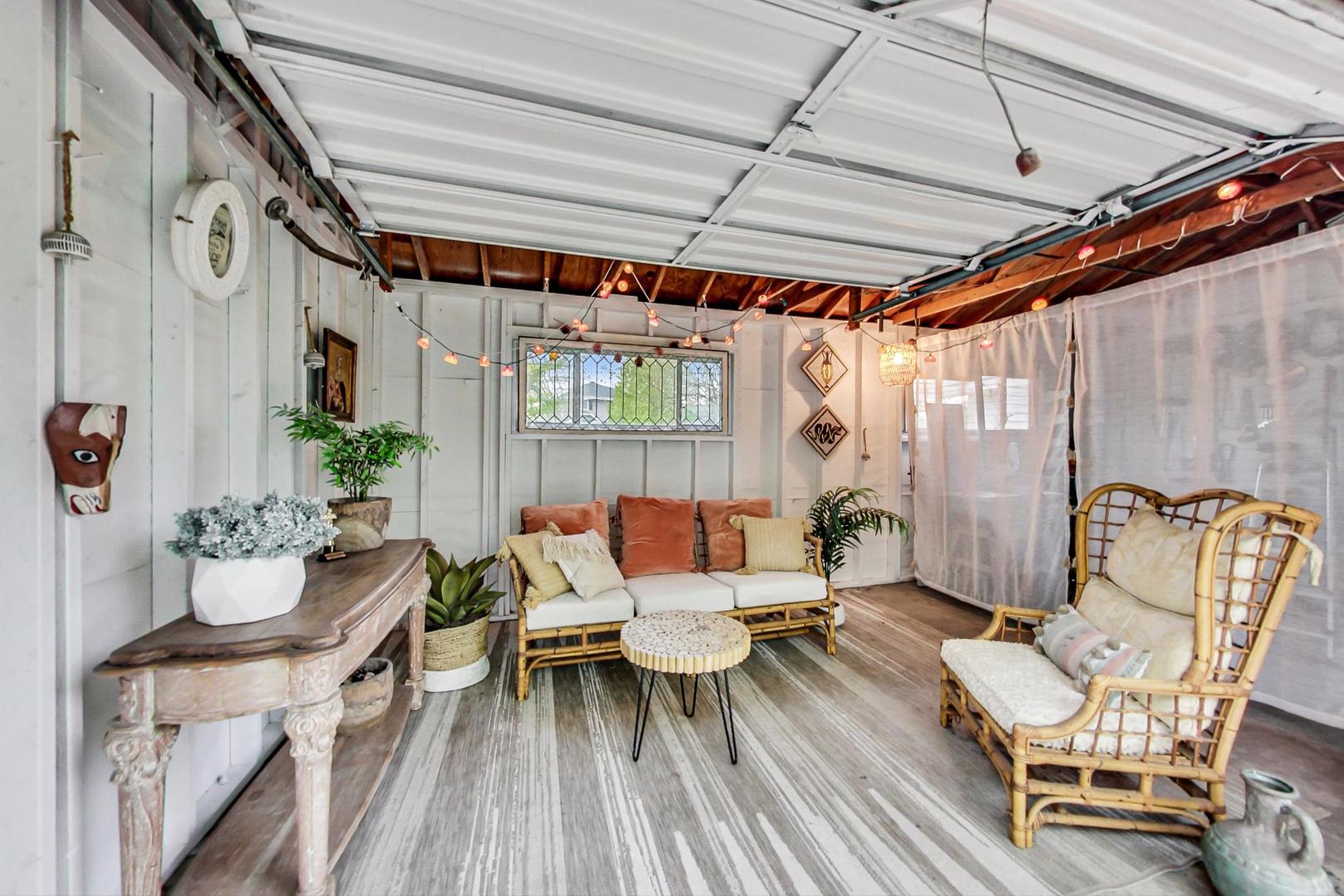 165 South Delaplaine Road Riverside, IL 60546 - Photo 41 of 51 a outdoor space with patio furniture