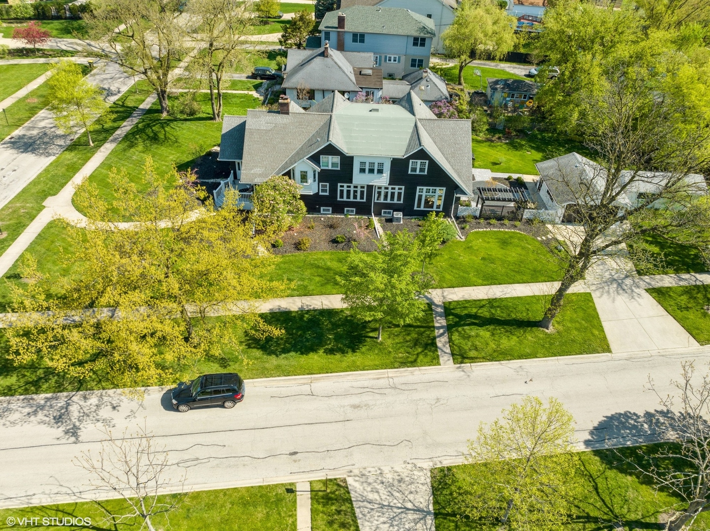 165 South Delaplaine Road Riverside, IL 60546 - Photo 46 of 51 a view of an outdoor space