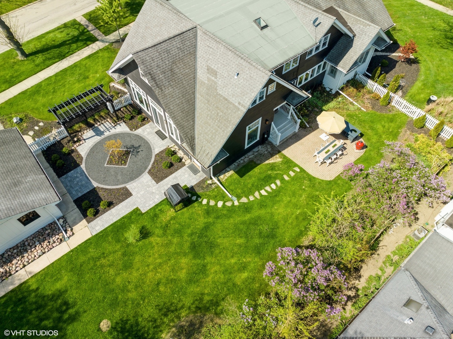 165 South Delaplaine Road Riverside, IL 60546 - Photo 49 of 51 an aerial view of a house with a yard