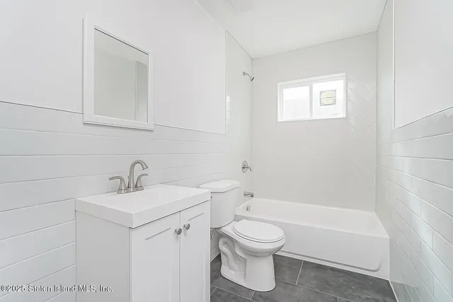 $999,999 | 77 Alberta Avenue | Travis-Chelsea