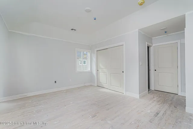 $999,999 | 77 Alberta Avenue | Travis-Chelsea