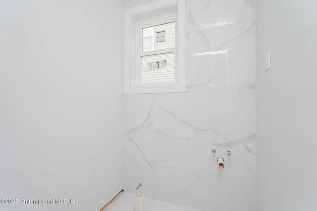 $999,999 | 77 Alberta Avenue | Travis-Chelsea