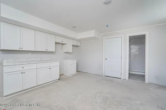 $999,999 | 77 Alberta Avenue | Travis-Chelsea