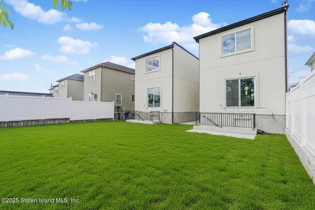 $999,999 | 77 Alberta Avenue | Travis-Chelsea