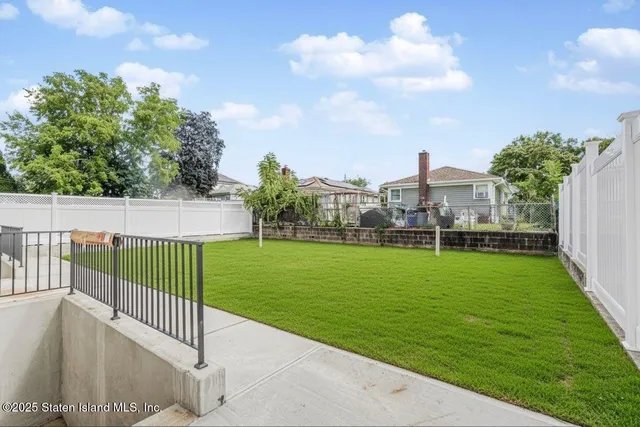 $999,999 | 77 Alberta Avenue | Travis-Chelsea