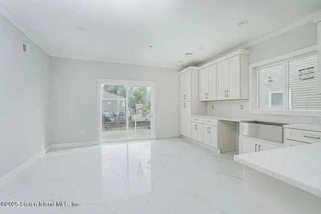 $999,999 | 77 Alberta Avenue | Travis-Chelsea