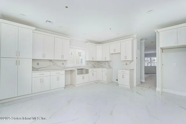 $999,999 | 77 Alberta Avenue | Travis-Chelsea