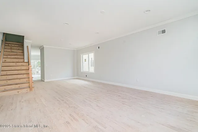 $999,999 | 77 Alberta Avenue | Travis-Chelsea