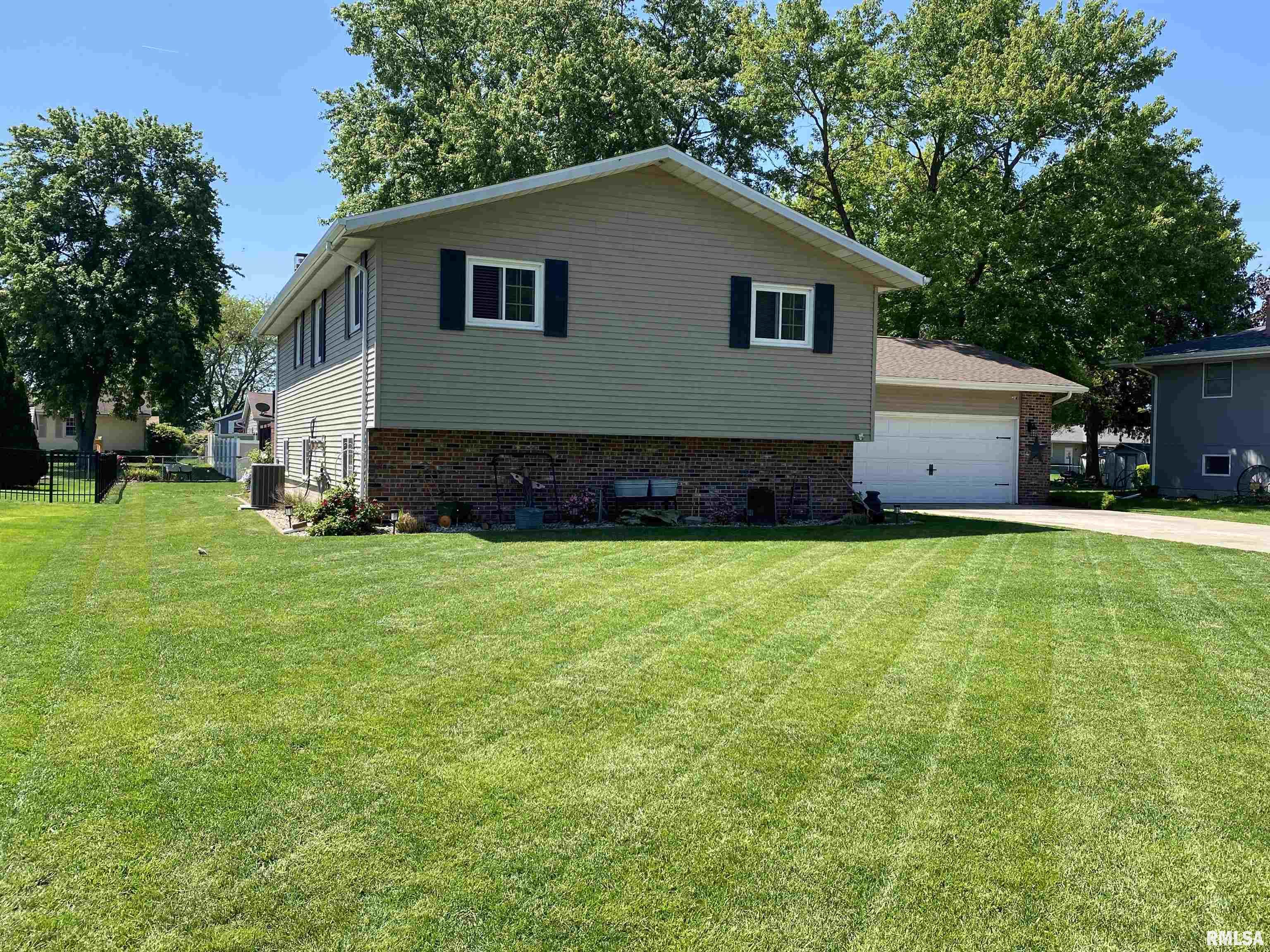 338 Harvester Road Canton, IL 61520 - Photo 2 of 49